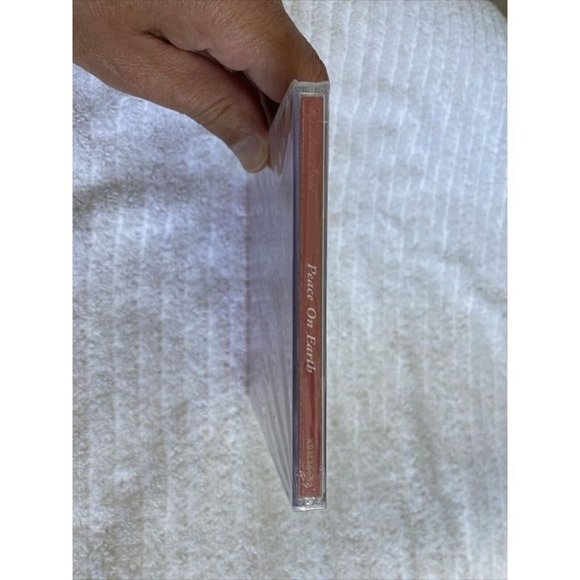 Peace On Earth CD Christmas Gold - HOLIDAY MUSIC Very Rare! ~ BRAND NEW SEALED - Picture 4 of 4